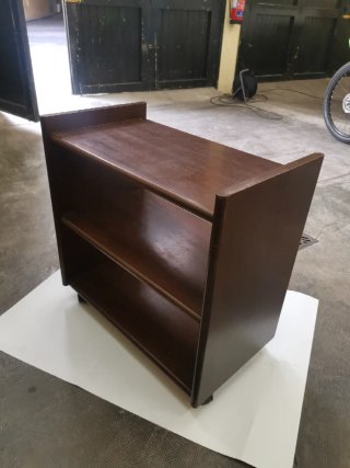 Mesa auxiliar de madera
