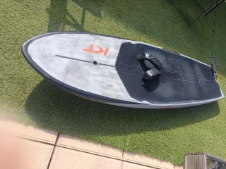 Tabla Wingfoil KT 80L, leash y staps