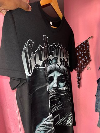 Camiseta Negra con Diseño Godspeed