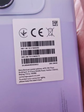 Móvil Negro/Morado.  Está impecable