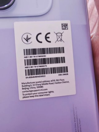 Móvil Negro/Morado.  Está impecable