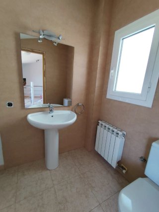 Lavabo Roca completo con espejo y luz