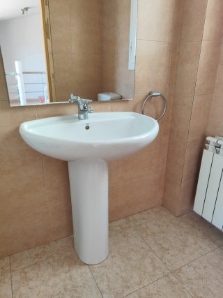 Lavabo Roca completo con espejo y luz