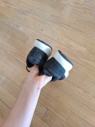 Zapatillas deportivas negras y blancas talla 36