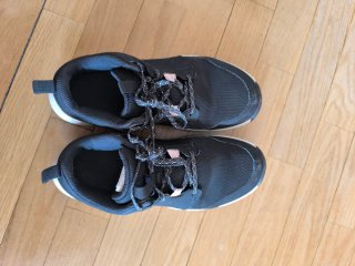 Zapatillas deportivas negras y blancas talla 36