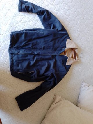 Chaqueta azul con forro beige