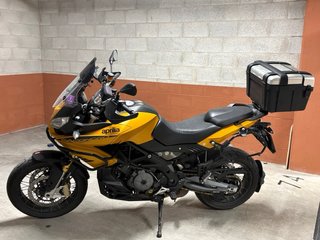 Moto Aprilia Caponord 1200 Rally Amarilla