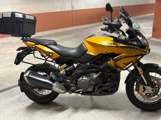 Moto Aprilia Caponord 1200 Rally Amarilla