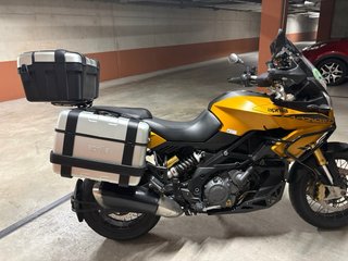 Moto Aprilia Caponord 1200 Rally Amarilla
