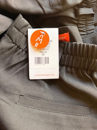 Pantalones negros camarera