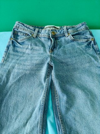 Pantalón vaquero Bershka acampanado