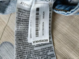 Pantalón vaquero Bershka acampanado