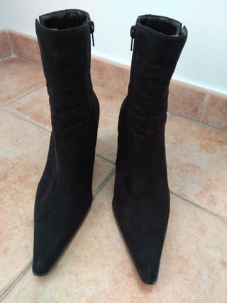 Botines negros tacón