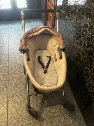 Carrito de bebé rosa