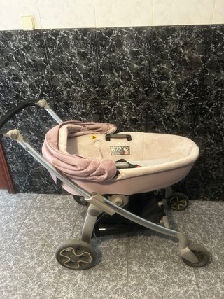 Carrito de bebé rosa