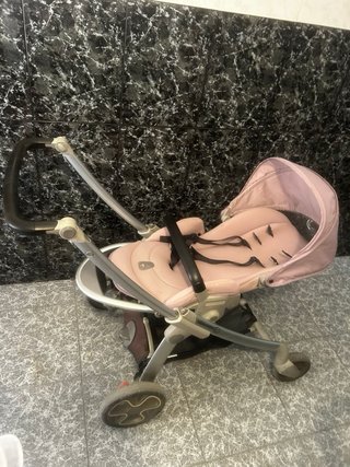 Carrito de bebé rosa