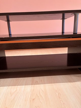 Mesa TV con estante superior