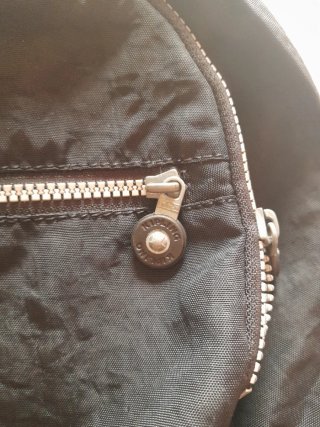 Mochila Kipling Negra con Llavero Monito
