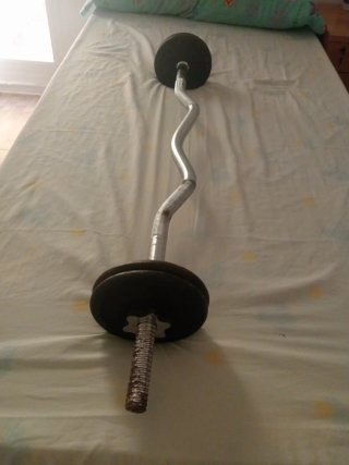 Barra de pesas curva con discos