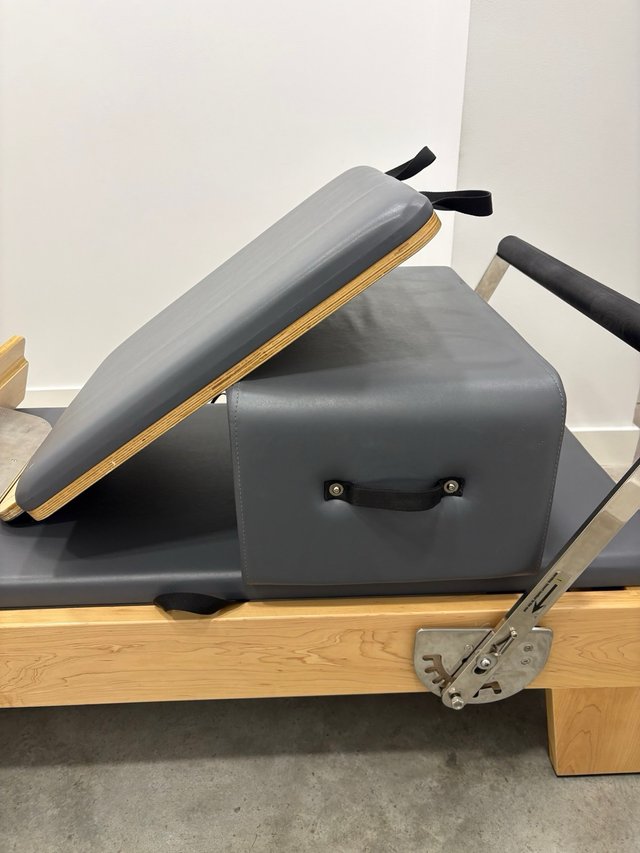 Reformer Pilates con Torre prácticamente nuevo
