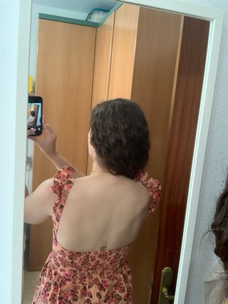 Vestido corto con estampado de flores de Zara