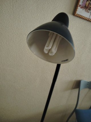 Lámpara de pie moderna .