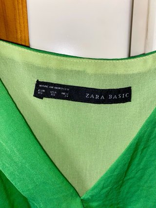 Vestido verde pistacho de Zara