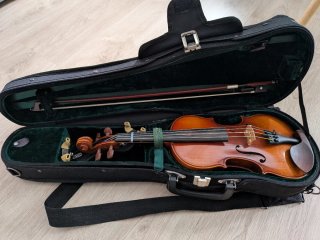 Violín 1/2 Schroetter. Arco, funda y mentonera