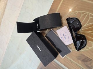 Gafas de sol Prada negras brillantes