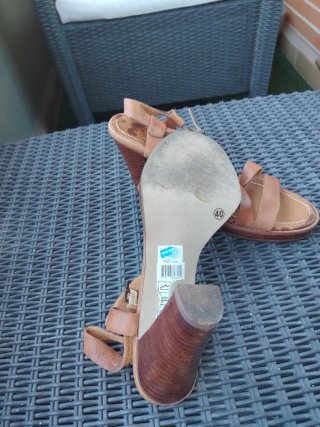 Sandalias tacón marrón cuero