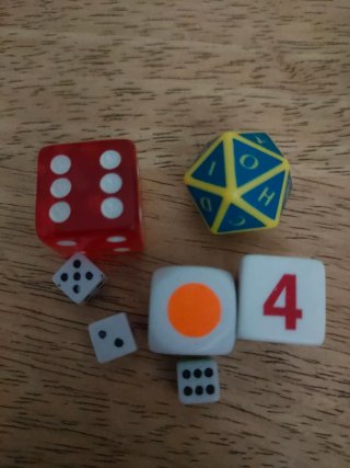 Lote de dados: Monopoly y más