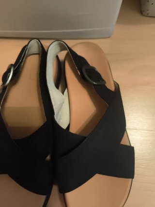 Sandalias cruzadas negras