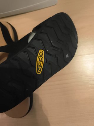 Sandalias cruzadas negras