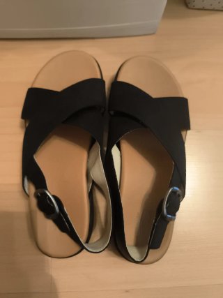 Sandalias cruzadas negras