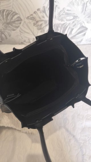 Bolso negro de piel