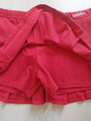 Falda Adidas con mallas roja