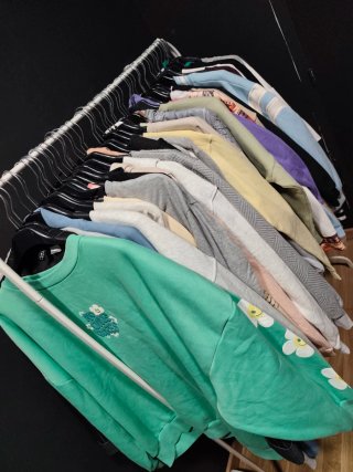 Lote Ropa Vaquera y sudaderas pantalones de mujer