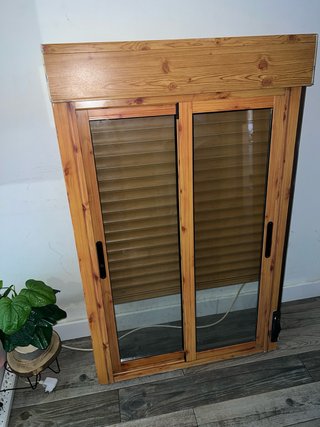 Ventana de aluminio madera pino