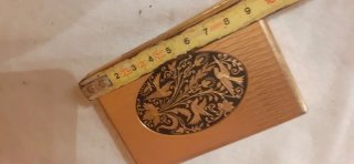 Porta sigarette vintage dorato con decoro