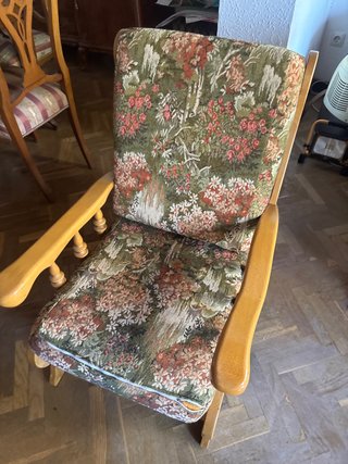 Butaca tapizada floral madera