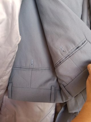 Traje de hombre azul grisáceo