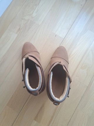Botines tacón ante mujer