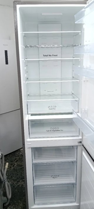 NEVERA COMBI HISENSE NO FROST ENERGÍA A+