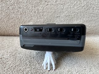 AIWA HS-T10 Walkman Radio Cassette FM AM Super Bas