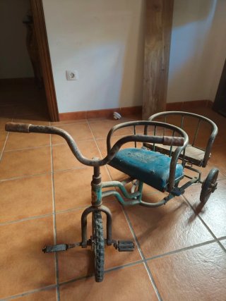 Triciclos antiguos originales sin reparar