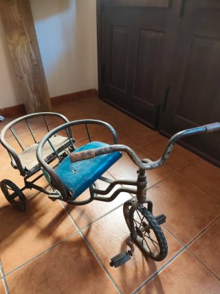 Triciclos antiguos originales sin reparar