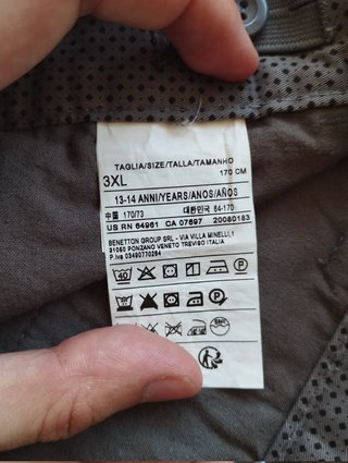 Pantalones cortos grises con lunares negros