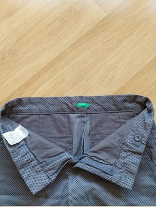 Pantalones cortos grises con lunares negros