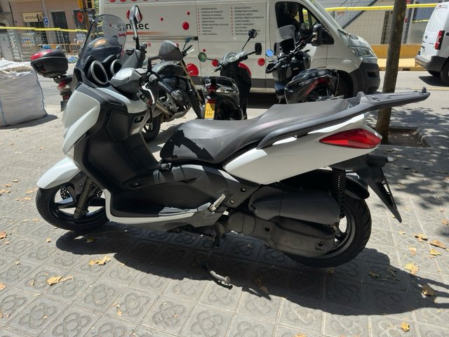 Yamaha X-Max 125 Negra/Blanca