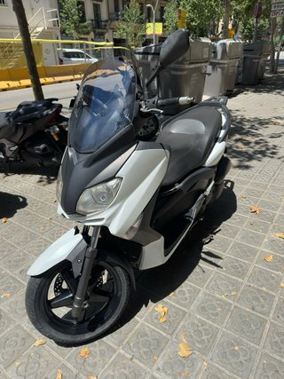 Yamaha X-Max 125 Negra/Blanca